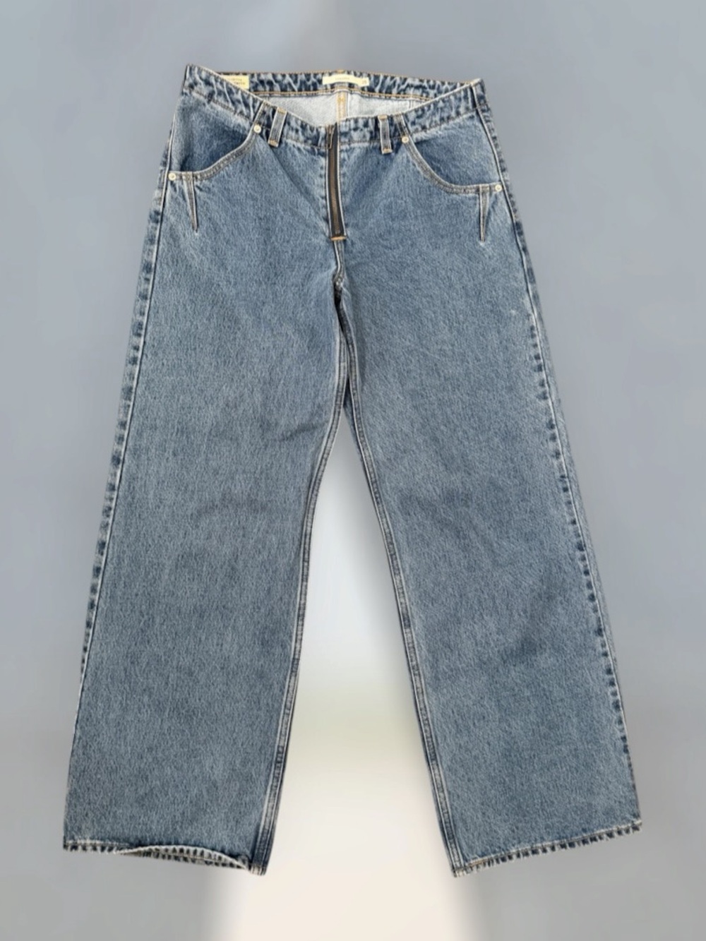 Levi's
Low Loose Styled Zipper Jeans - Picture 3 of 5